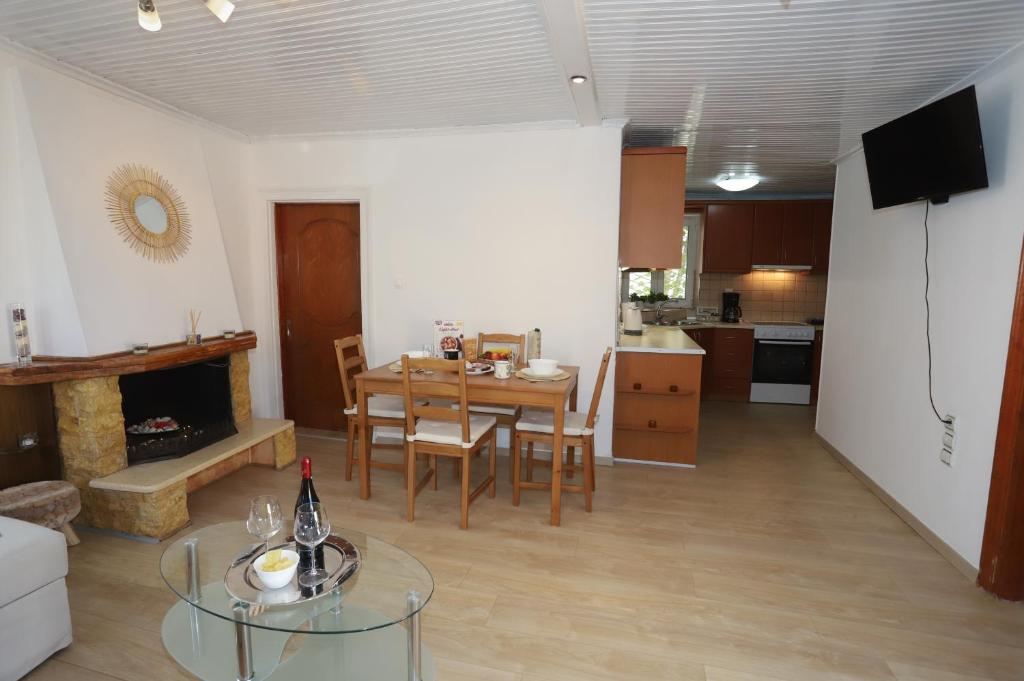 Kuchyň nebo kuchyňský kout v ubytování Corfu Port Home- City Centre Apartment