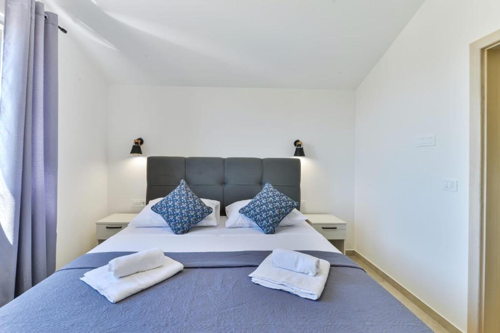 Postel nebo postele na pokoji v ubytování Luxury villa with pool,jacuzzi and sauna03 - by TA Leut Agency