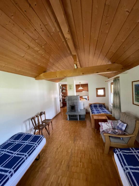 Postel nebo postele na pokoji v ubytování Gasthaus Beverin