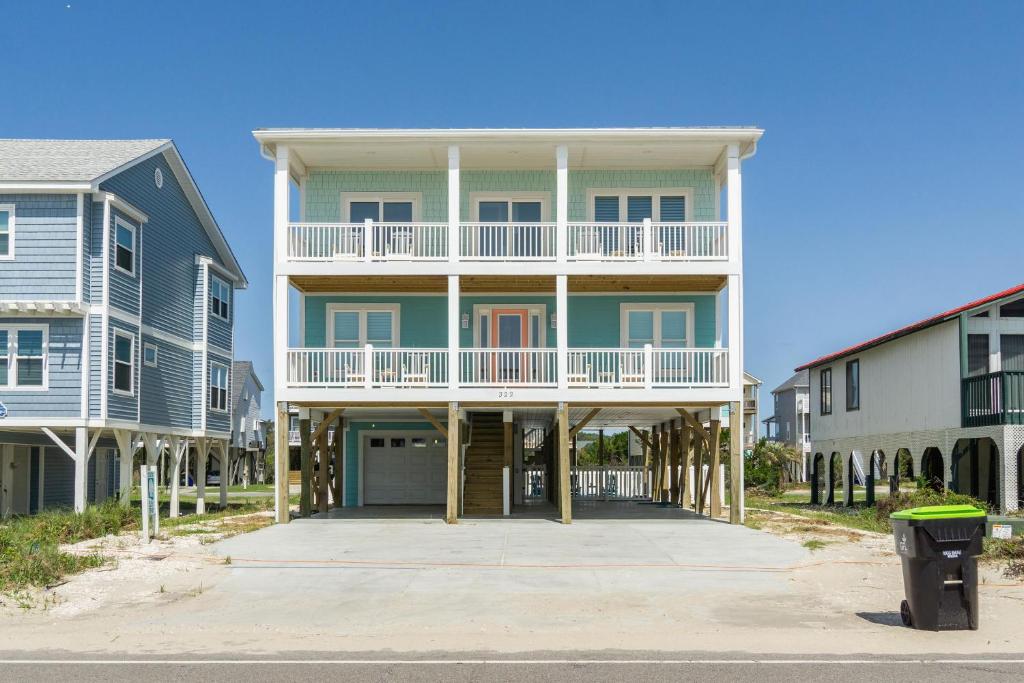 Wait N Sea by Oak Island Accommodations - Housity