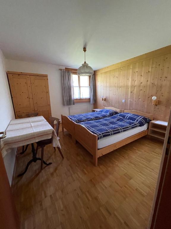 Postel nebo postele na pokoji v ubytování Gasthaus Beverin