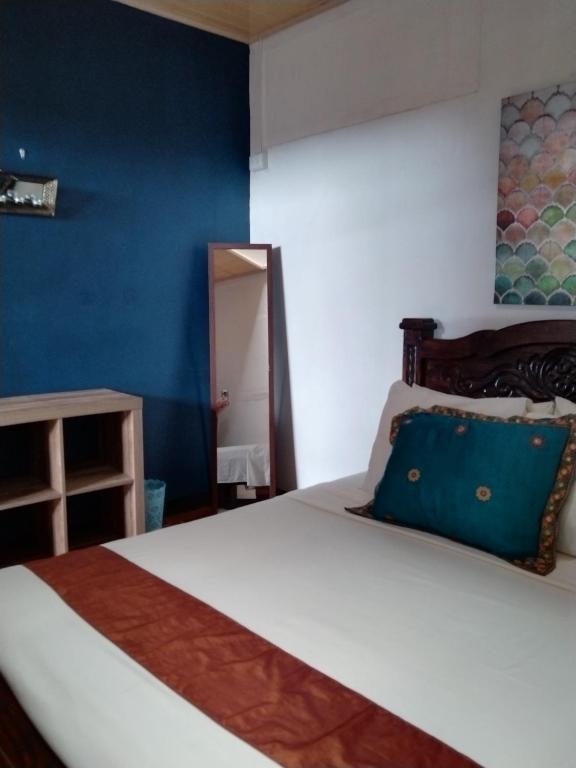 Postel nebo postele na pokoji v ubytování Lajuela BnB & Hostel