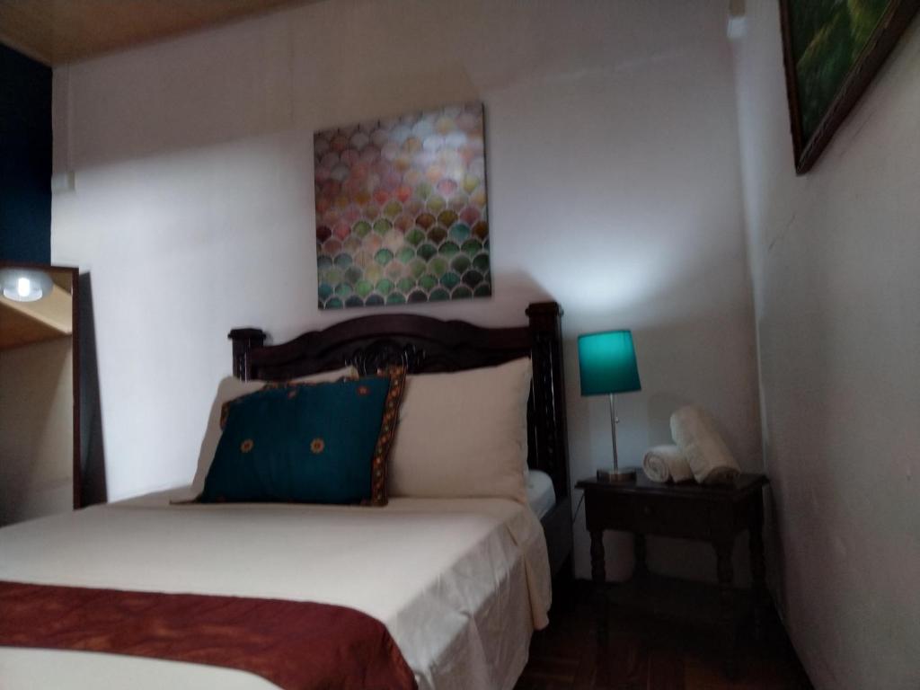 Postel nebo postele na pokoji v ubytování Lajuela BnB & Hostel