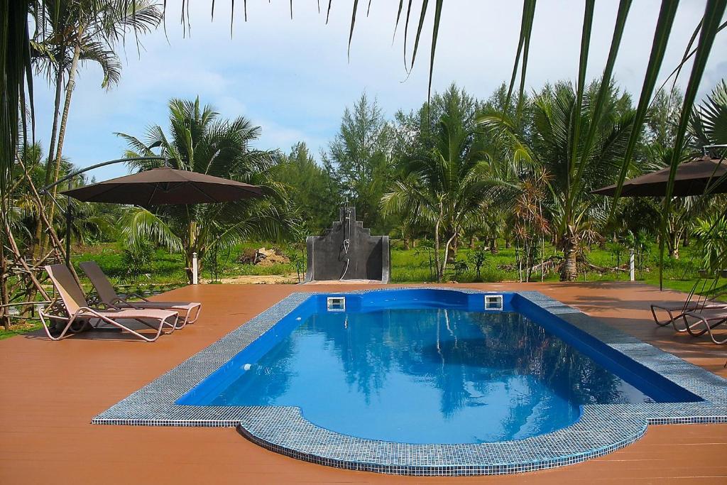 Bazén v ubytování Hongte Khaolak Resort nebo v jeho okolí