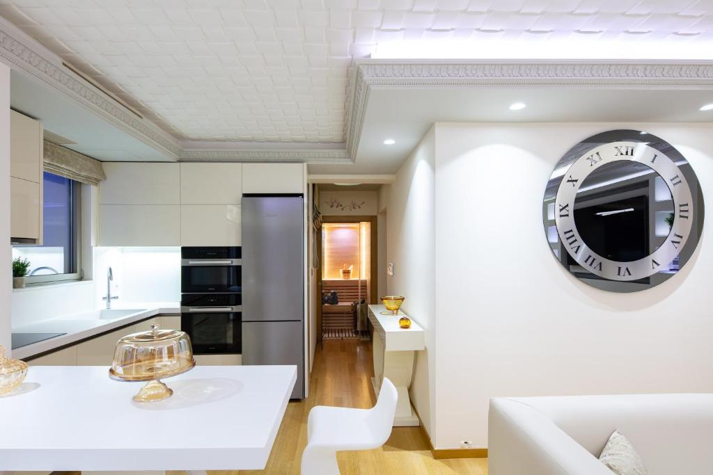 Kuchyň nebo kuchyňský kout v ubytování De President Suite, DeMaNi President Suites