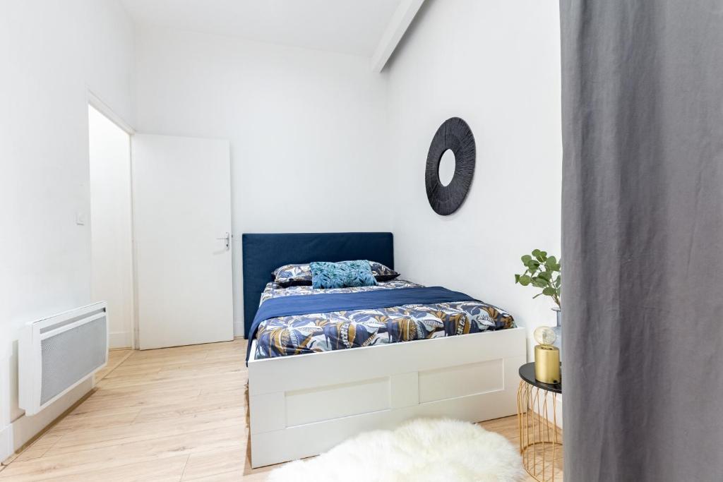 Posteľ alebo postele v izbe v ubytovaní Grand Appartement au coeur du centre Historique
