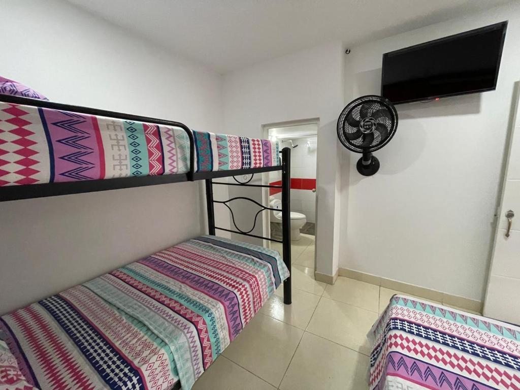 Postel nebo postele na pokoji v ubytování Lindos apartaestudios y habitaciones en Ibague