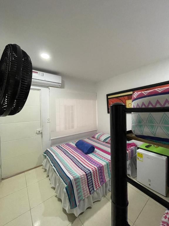 Postel nebo postele na pokoji v ubytování Lindos apartaestudios y habitaciones en Ibague