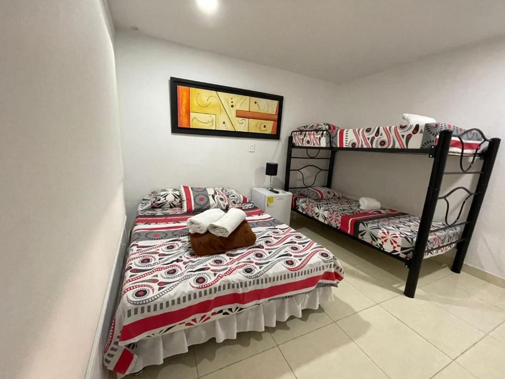 Postel nebo postele na pokoji v ubytování Lindos apartaestudios y habitaciones en Ibague