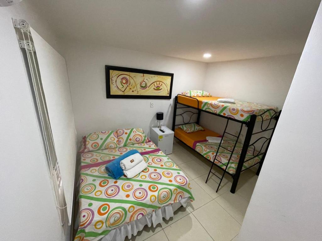 Postel nebo postele na pokoji v ubytování Lindos apartaestudios y habitaciones en Ibague