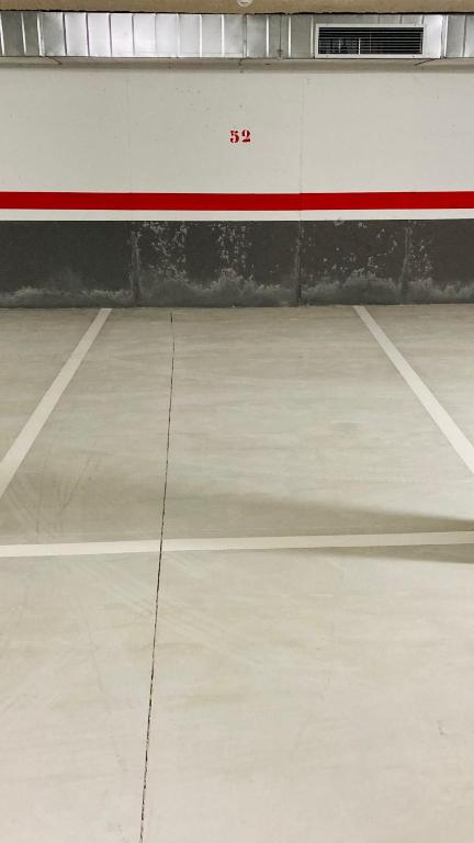 Tenis a/nebo squash v ubytování Apartamento Aravi nebo okolí