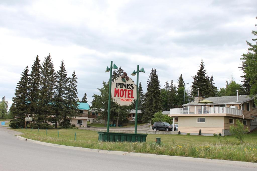 Certifikát, hodnocení, plakát nebo jiný dokument vystavený v ubytování Pines Motel