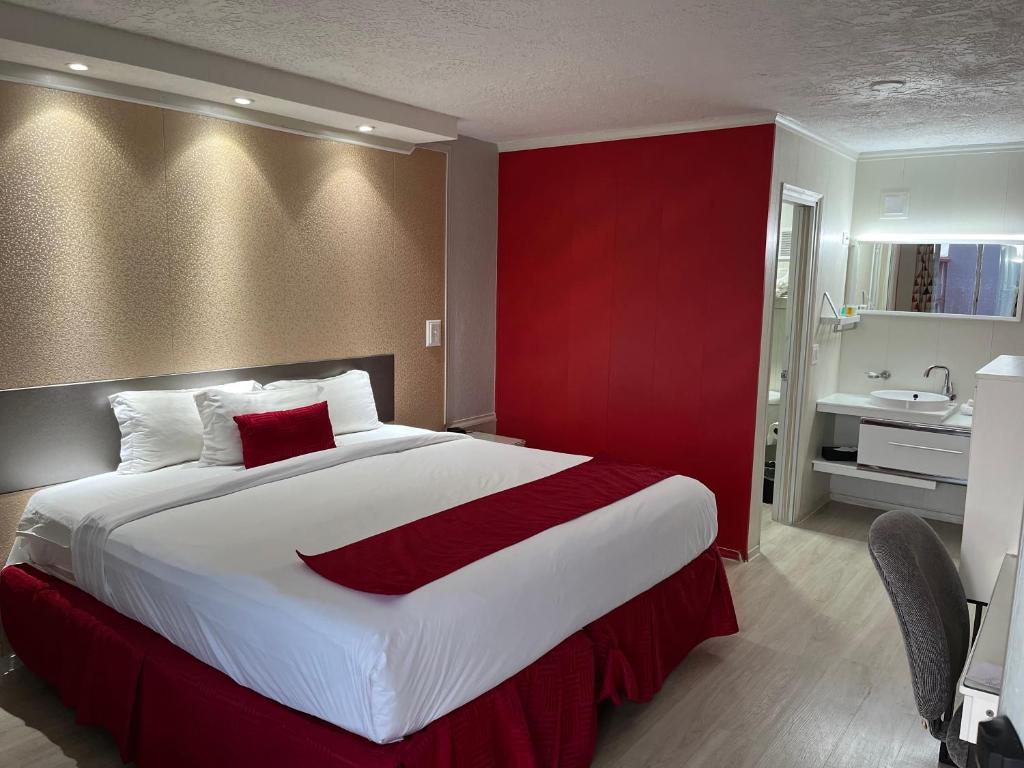 Travelodge by Wyndham Orlando at Heart of International Drive - 