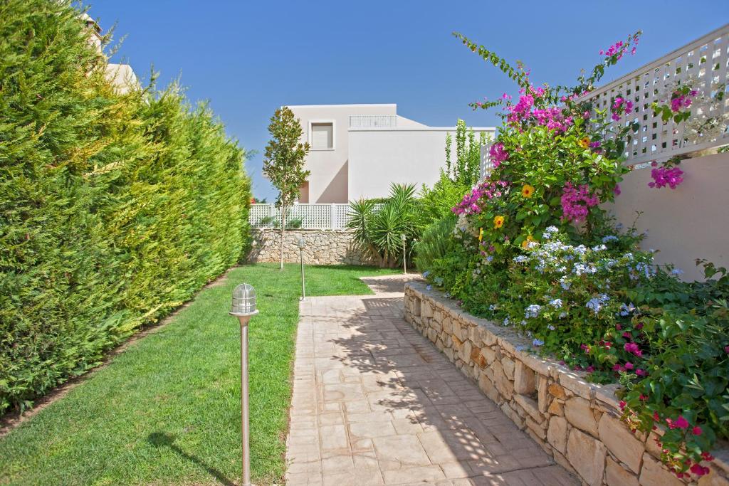 Ogród w obiekcie Salvia Villas