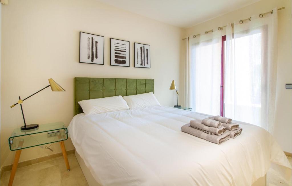 Postel nebo postele na pokoji v ubytování Nice Apartment In Los Alcázares