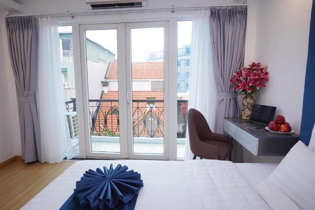 Postel nebo postele na pokoji v ubytování Hanoi Capital Premium Hotel