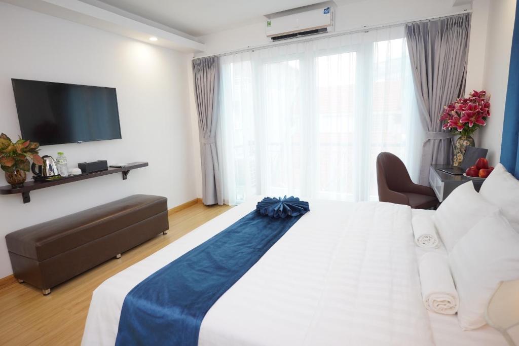 Postel nebo postele na pokoji v ubytování Hanoi Capital Premium Hotel
