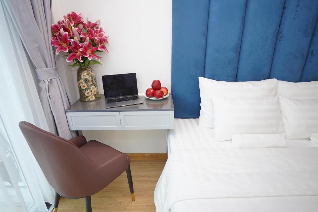 Postel nebo postele na pokoji v ubytování Hanoi Capital Premium Hotel