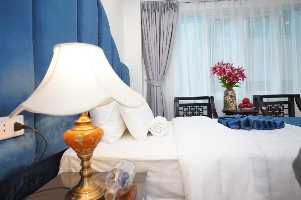 Postel nebo postele na pokoji v ubytování Hanoi Capital Premium Hotel