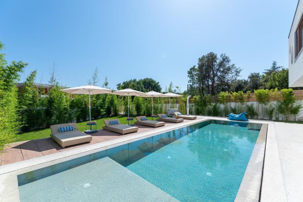 Villa near beach wih 12 meters long pool, Pješčana Uvala – Aktualisierte  Preise für 2023