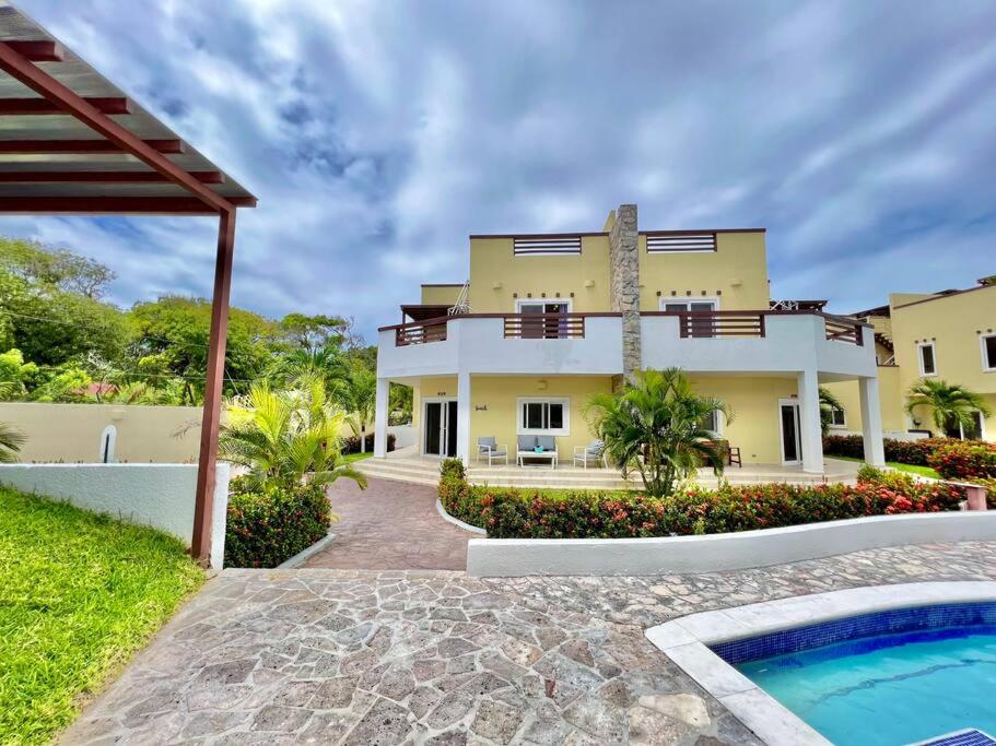 Turtle Villa @Las Palmas Beach, Dixon Cove, Roatan – Updated 2022 Prices