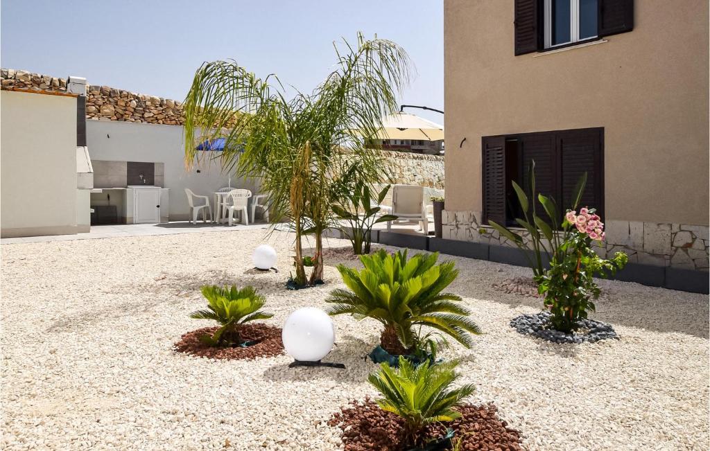 Vonkajšia záhrada v ubytovaní Amazing Home In Ragusa