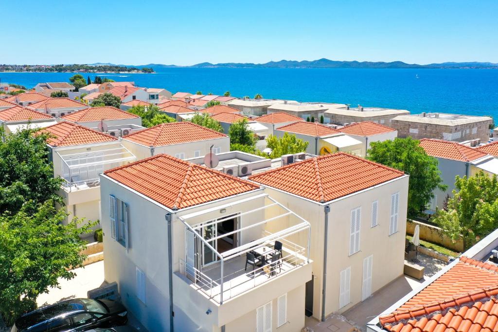 an aerial view of a building with the ocean in the background at Dok Apartment in Petrcane