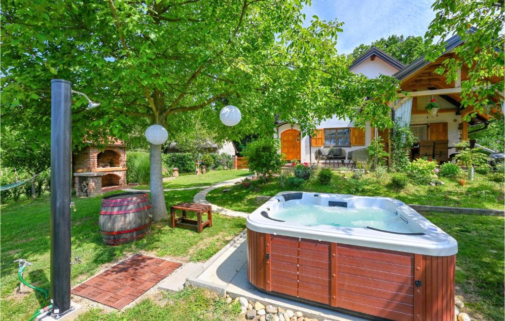 a hot tub in the yard of a house at Pet Friendly Home In Jalzabet With Jacuzzi in Jalžabet