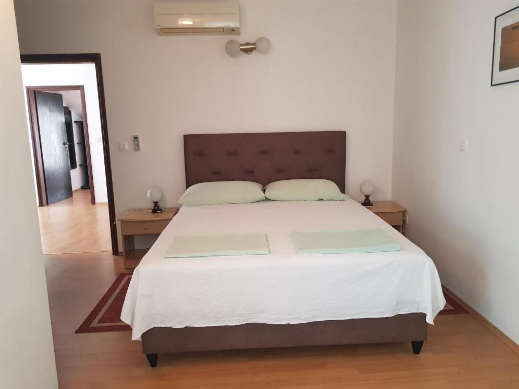 Postel nebo postele na pokoji v ubytování Apartments Damić