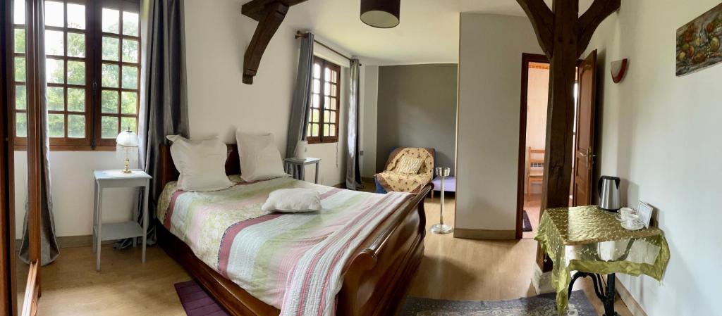 Postel nebo postele na pokoji v ubytování Manoir Melphil