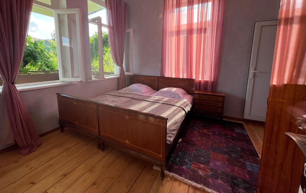 Postel nebo postele na pokoji v ubytování Tuta House Sighnaghi