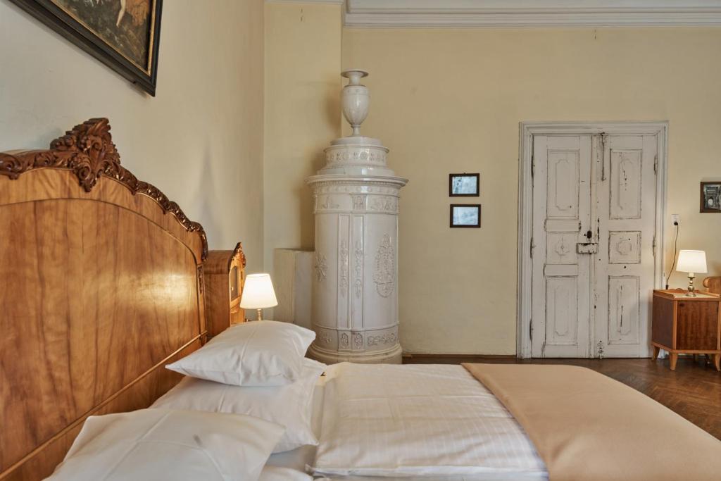 Postel nebo postele na pokoji v ubytování Schloss Drosendorf