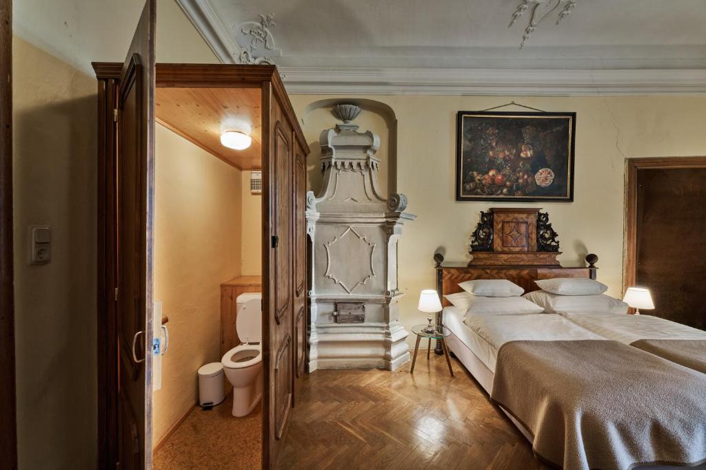 Postel nebo postele na pokoji v ubytování Schloss Drosendorf