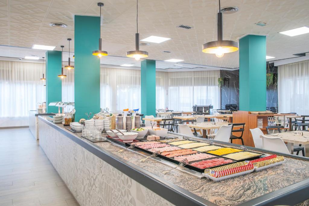 Hotel Lloret Santa Rosa by Pierre & Vacances, Lloret de Mar ...