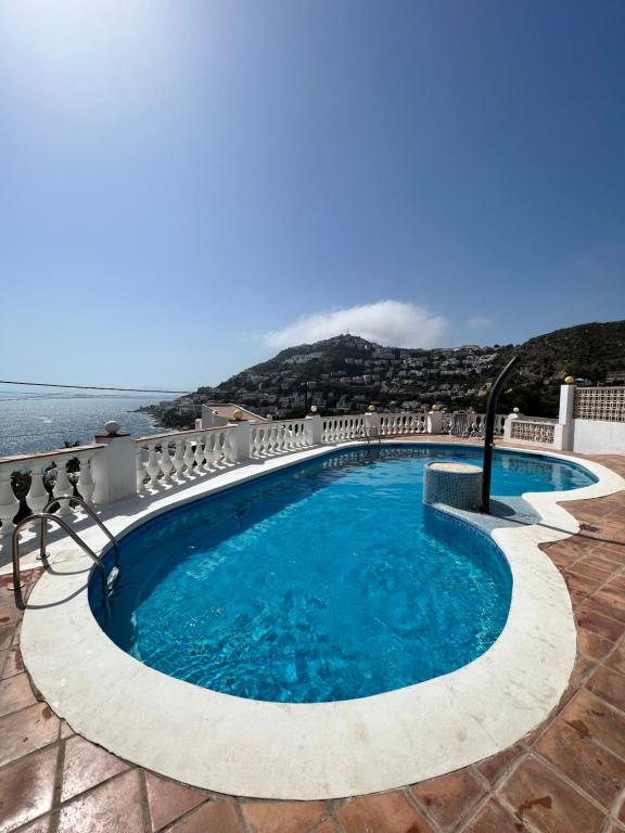 Fotografia z galérie ubytovania Rosas plage piscine vue imprenable sur la mer v destinácii Roses