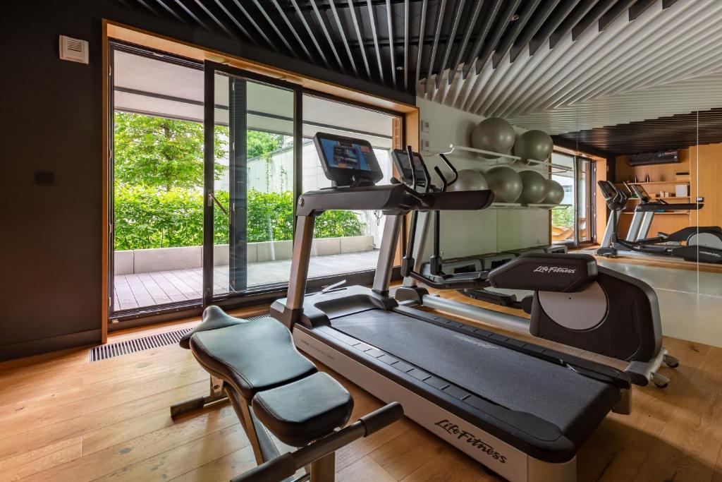 Posilňovňa alebo fitness centrum v ubytovaní Łazienki Park Residence by Renters Prestige