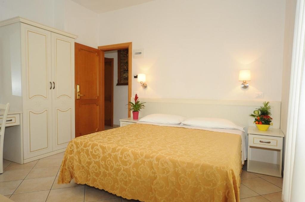 Postel nebo postele na pokoji v ubytování Albergo Villa Aida
