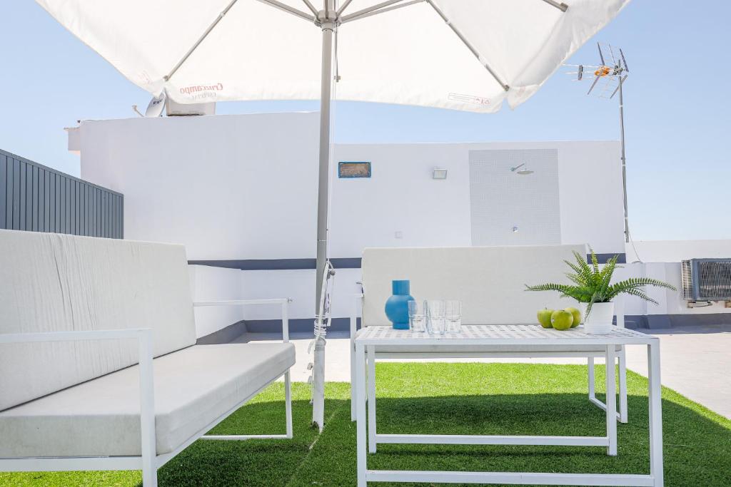 Patio alebo iná vonkajšia časť ubytovania Algaba aral
