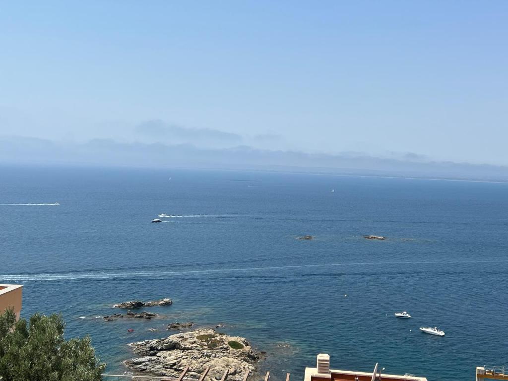 Fotografia z galérie ubytovania Rosas plage piscine vue imprenable sur la mer v destinácii Roses