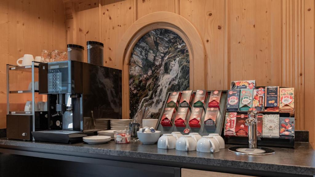 Príslušenstvo na prípravu kávy alebo čaju v ubytovaní Alp Larain B&B