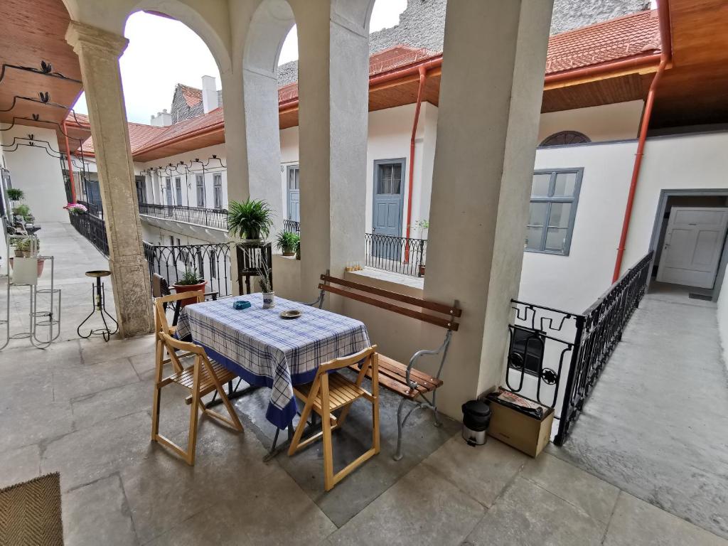 Balkón nebo terasa v ubytování Apor Apartments