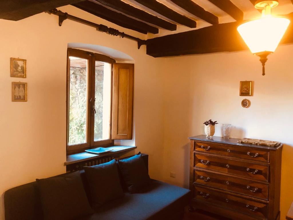 A seating area at MEA CASA Toscana