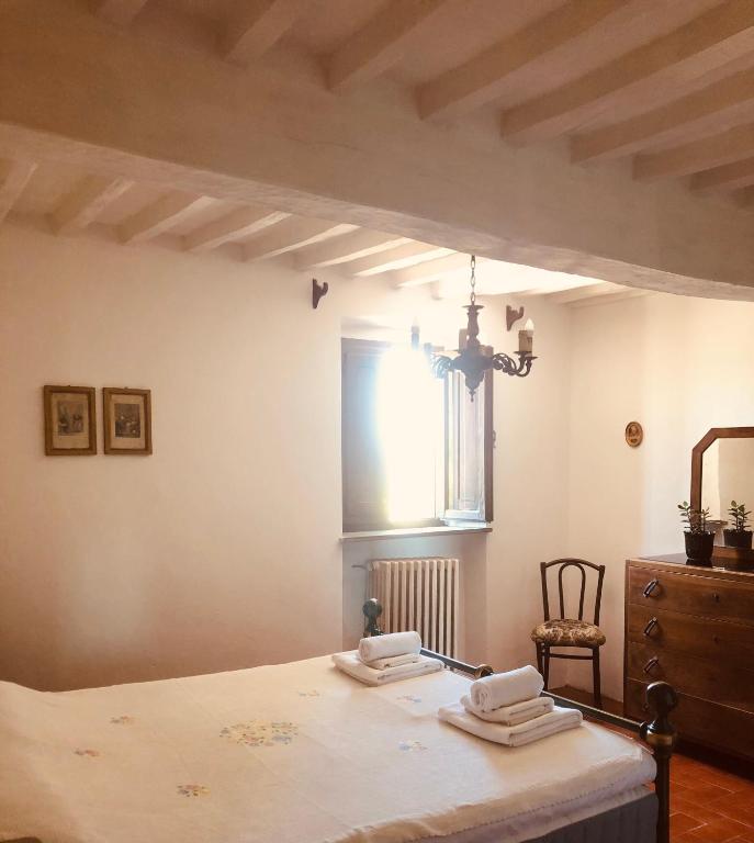 A bed or beds in a room at MEA CASA Toscana