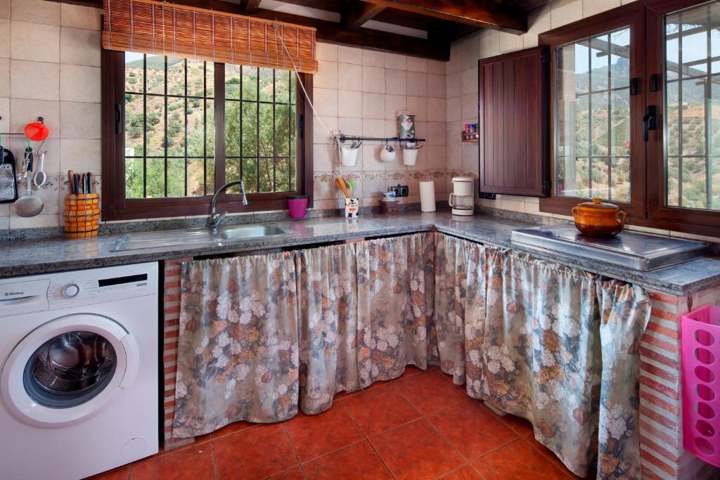 A kitchen or kitchenette at Casita T