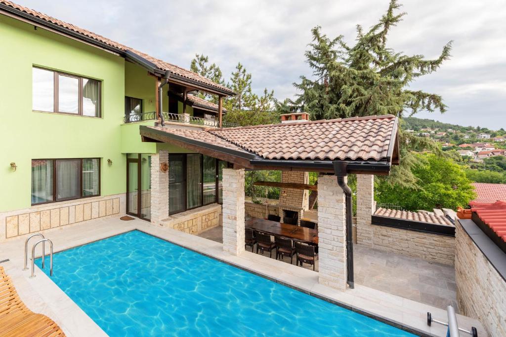 Majoituspaikassa Villa Apple - 3 BR Luxury Villa with PRV pool & BBQ tai sen lähellä sijaitseva uima-allas