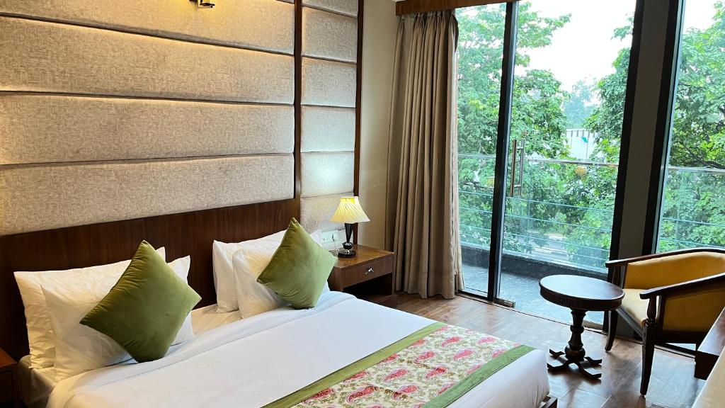 Postel nebo postele na pokoji v ubytování IP Royal Hotel - New Delhi
