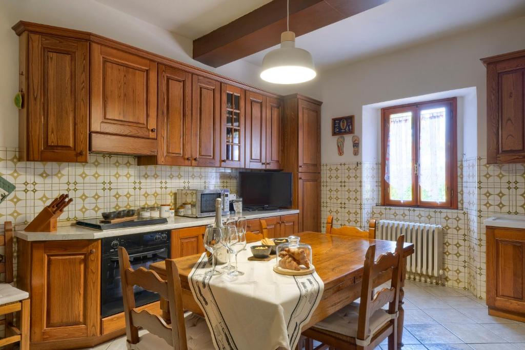 Kuchnia lub aneks kuchenny w obiekcie Mugello Circuit - B & B - L'aia dì Trippa all'Aria