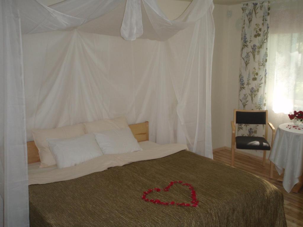 Postel nebo postele na pokoji v ubytování Laululinnu Guesthouse
