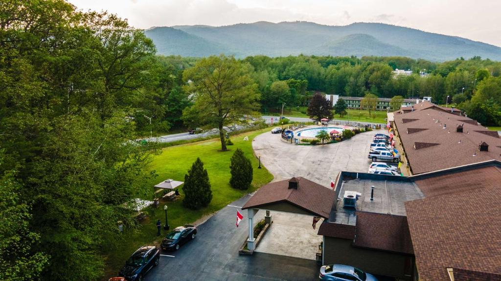 Nespecifikovaný výhled na hory nebo výhled na hory při pohledu z hotelu