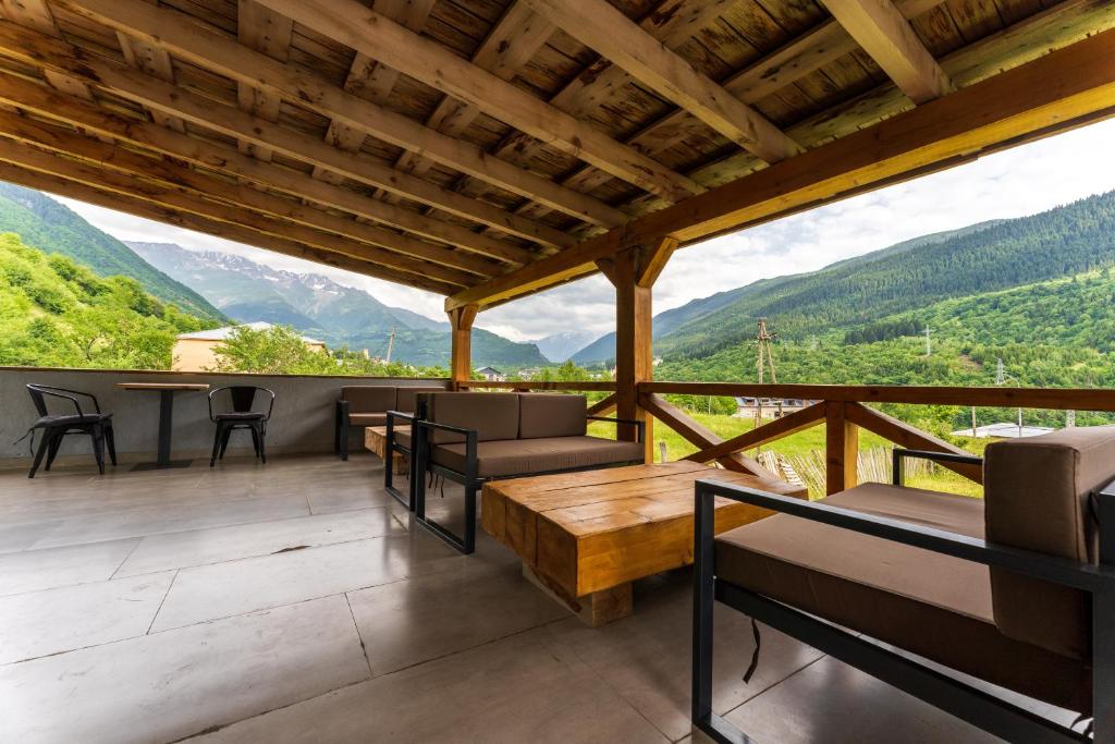 Nespecifikovaný výhled na hory nebo výhled na hory při pohledu z hotelu